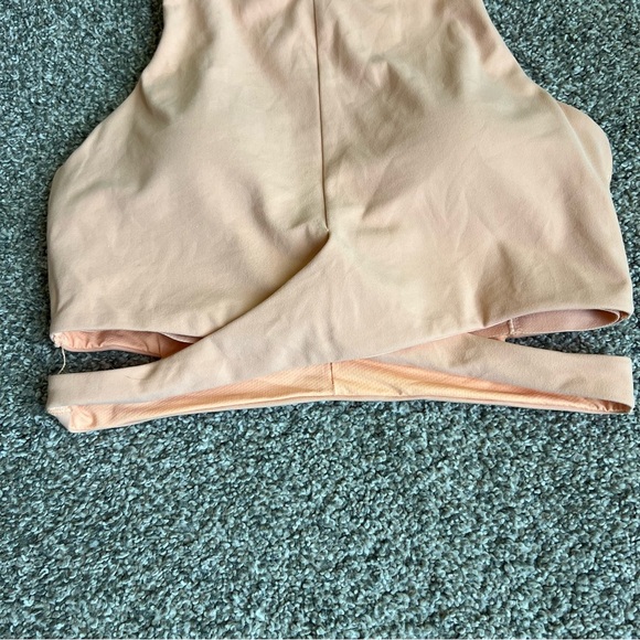 Athleta Peach Conscious Cut Out Crop Top Yoga Sports Bra, Size Medium - Picture 4 of 9